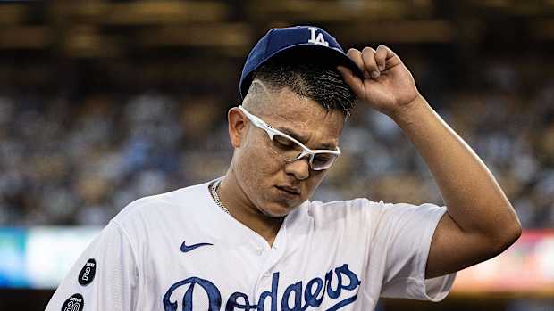 Julio Urías es detenido por violencia doméstica.